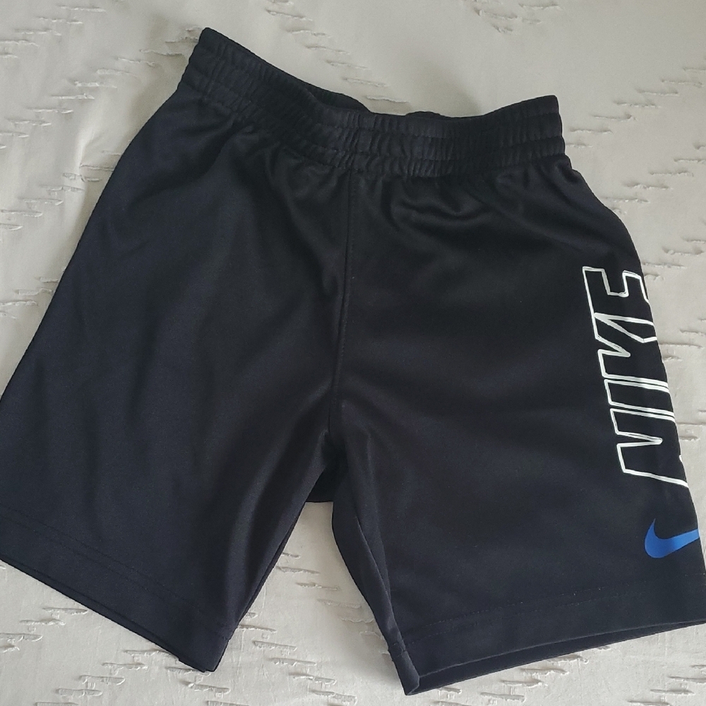 Nike Heather Gray T-Shirt and Black Shorts Set. SMALL 4-5 years In the Tag. - Picture 4 of 4